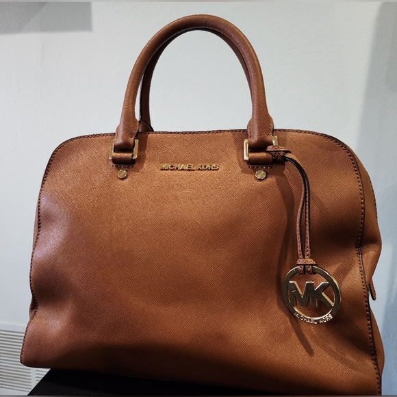 MICHAEL KORS | Cindy Dome Bag | Saffiano Leather | Peanut - Picture 3 of 12